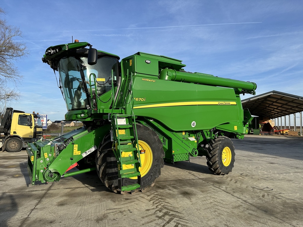 JOHN DEERE T670i HM N°1Z0T670BCNU135309