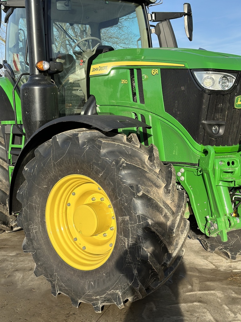 JOHN DEERE 6R250 N°1L06250RVNR163236