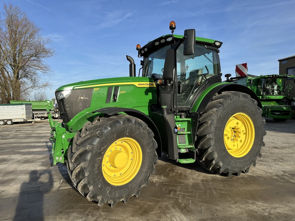 JOHN DEERE 6R250 N°1L06250RVNR163236